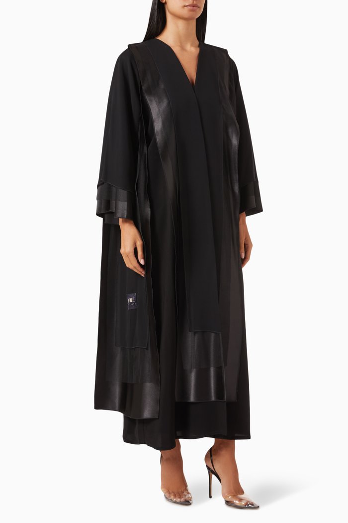 

Curve03 Layered Abaya in Almas, Black
