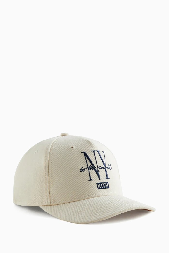 

Gwynn Pinch Crown Snapback Cap in Acrylic-blend, Neutral