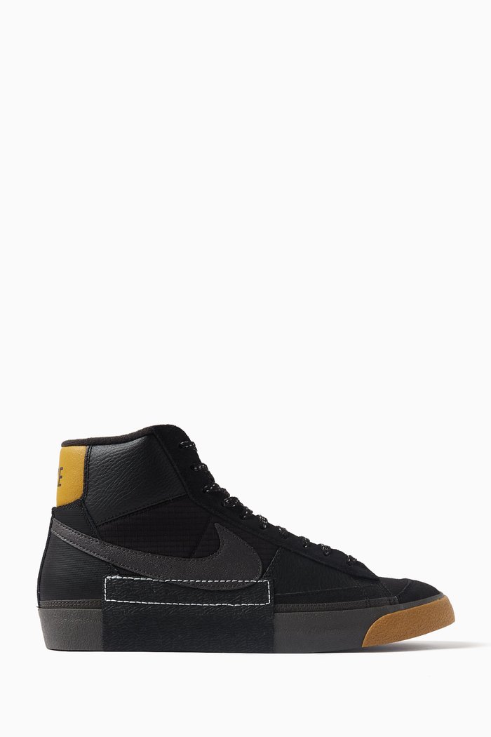 

Blazer Mid '77 Pro Club Sneakers in Leather, Black