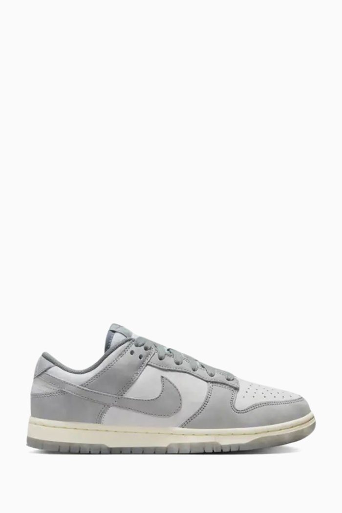 

Dunk Low-top Sneakers in Leather, Grey