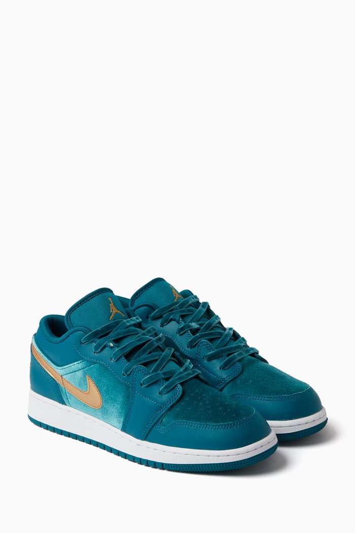 Kids Air Jordan 1 Low SE Sneakers in Leather & Velvet, Green