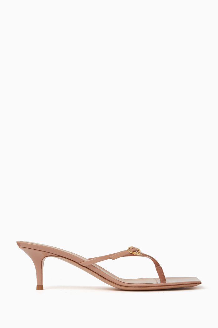 Slim Buckle Thong 55 Mules in Vernice Leather, Neutral