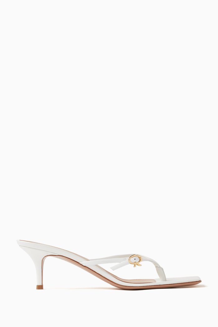 

Slim Buckle Thong 55 Mules in Vernice Leather, White