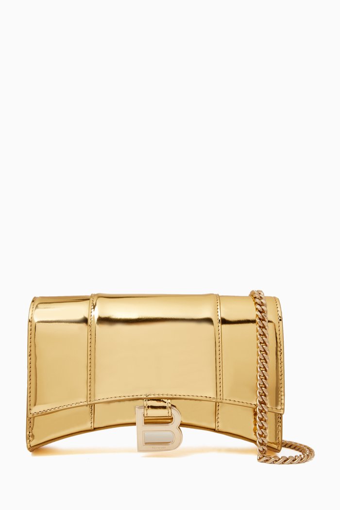 

Hourglass Wallet on Chain in Mirror-effect Leather, Gold