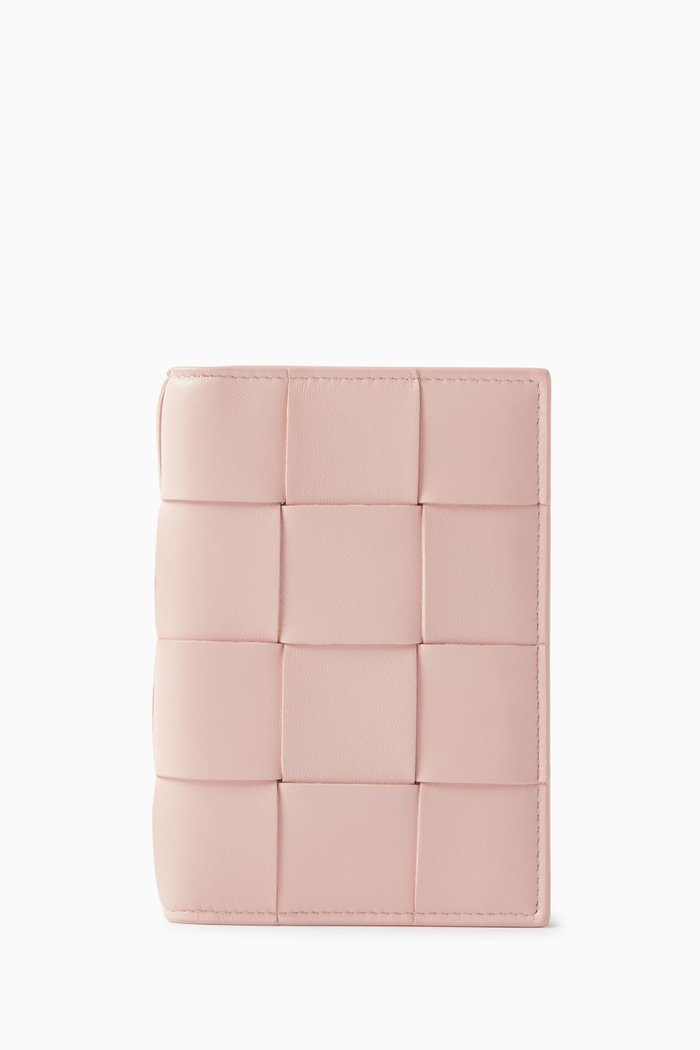 

Cassette Passport Case in Intrecciato Leather, Pink