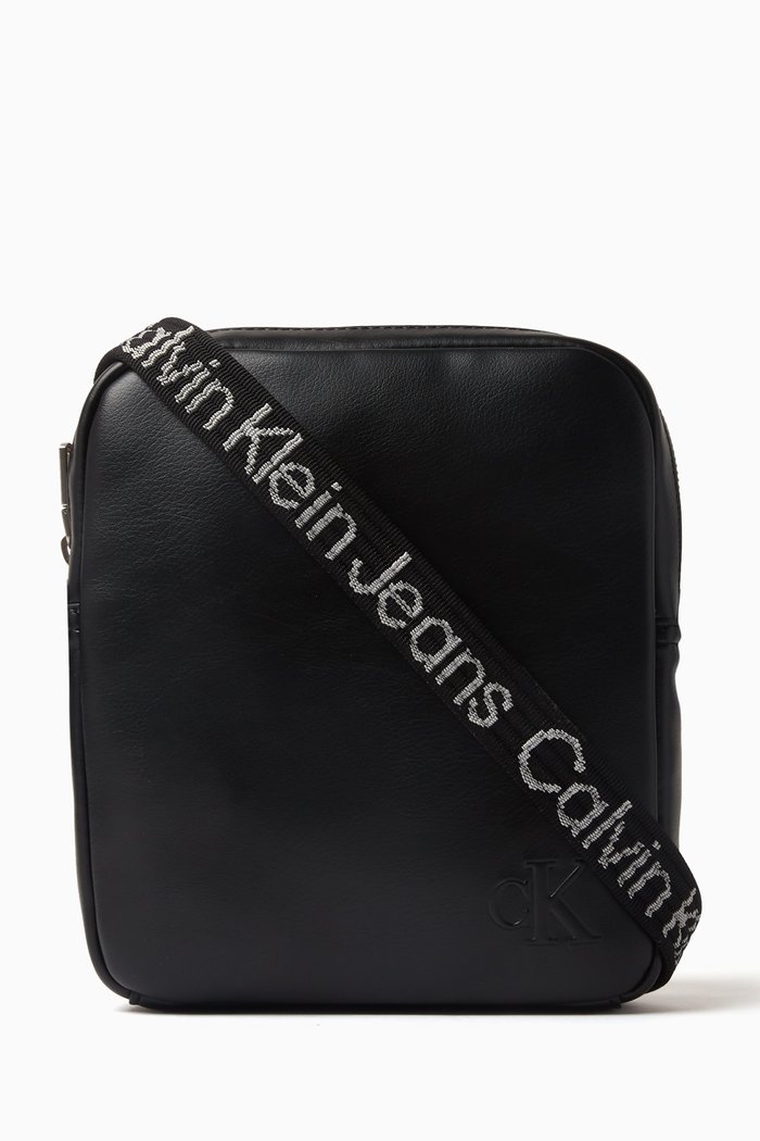 

Ultralight Reporter Bag in Faux Leather, Black