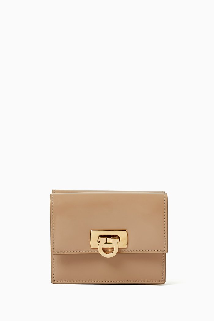 Gancini Clasp Compact Wallet in Patent Leather, Neutral