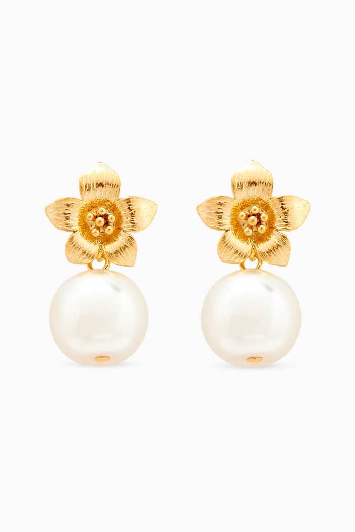 

Begonia Pearl Earrings in 14kt Gold-plated Brass, White