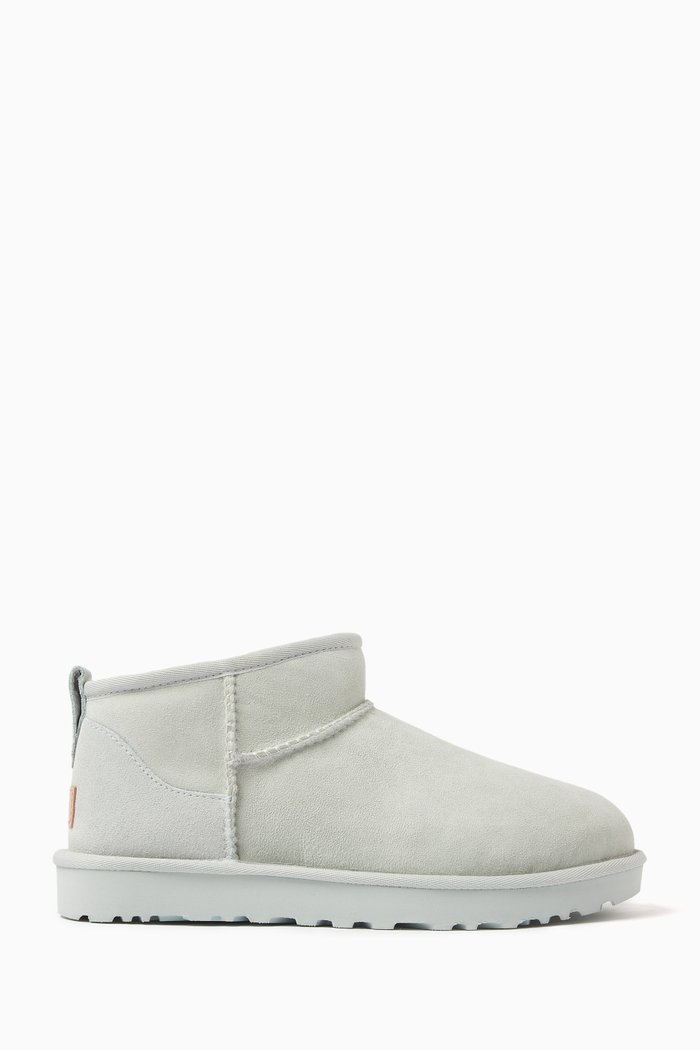 

Classic Ultra Mini Boots in Suede, Grey