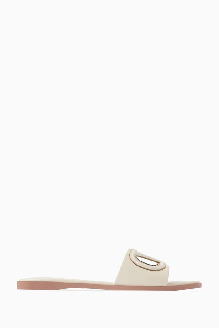 

Valentino Garavani VLOGO Signature Flats in Smooth Leather, White