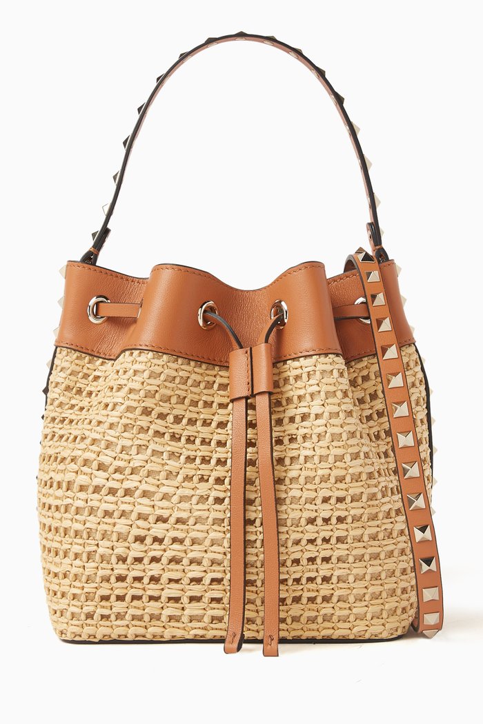 Valentino Garavani Rockstud Bucket Bag in Raffia, Neutral
