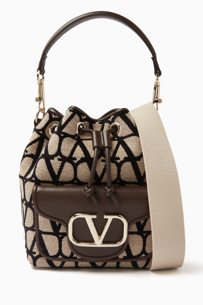 

Valentino Garavani Small VLOGO Signature Drawstring Bag in Toile Iconographe Jacquard, Brown
