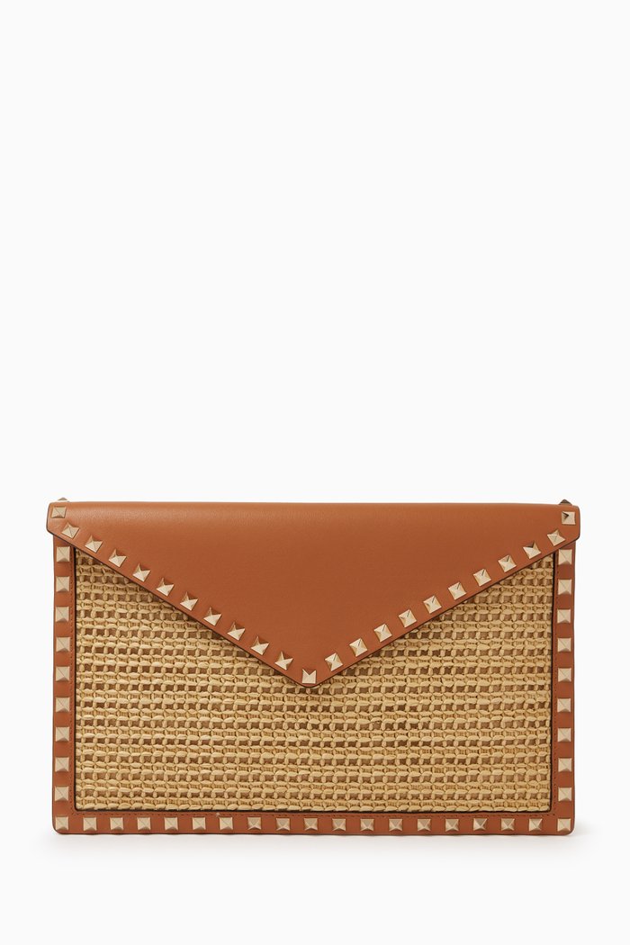 

Valentino Garavani Rockstud Large Flat Pouch in Raffia & Leather, Brown