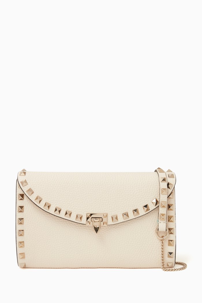 

Valentino Garavani Rockstud Wallet on Chain in Grainy Calfskin, White