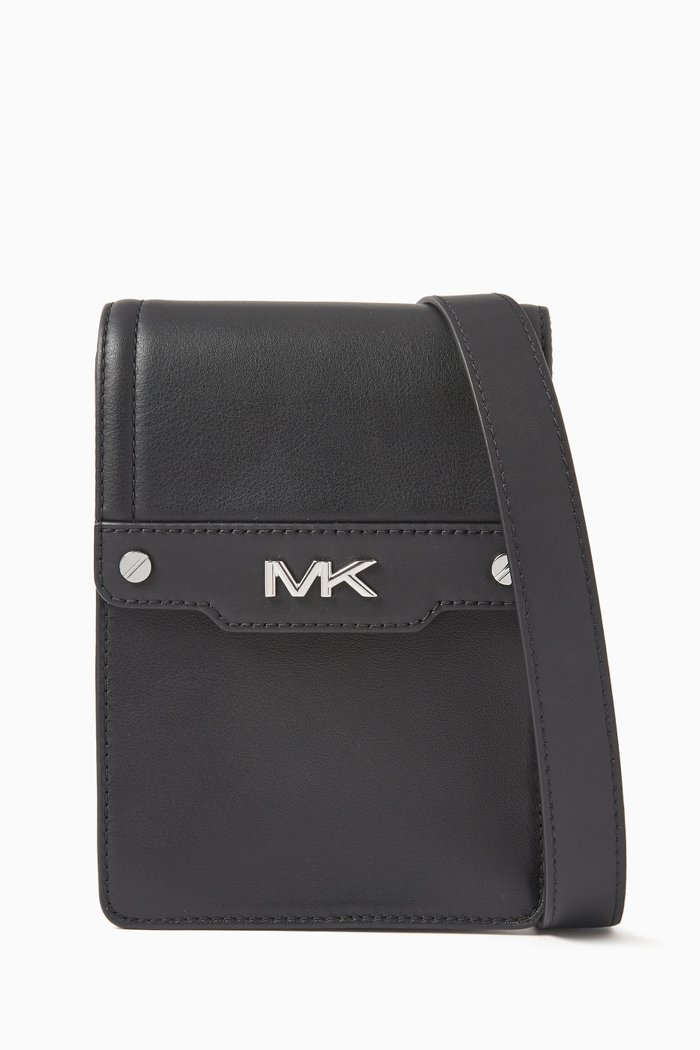 

Varick Smartphone Crossbody Bag in Leather, Black