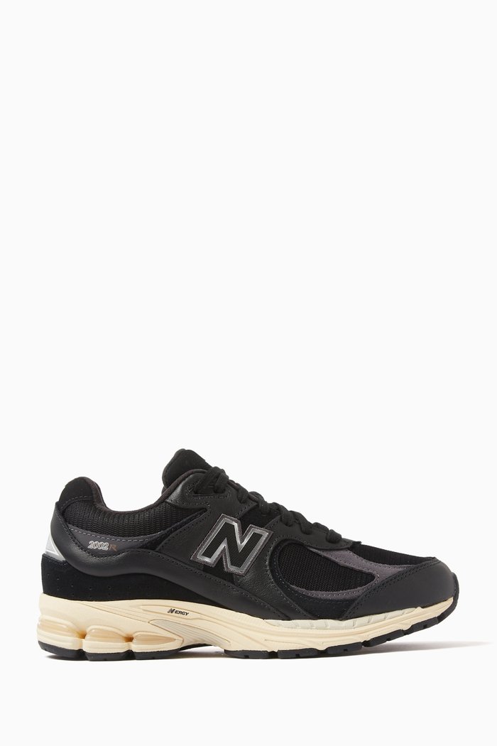

2002R Vintage Low-top Sneakers in Suede & Mesh, Black