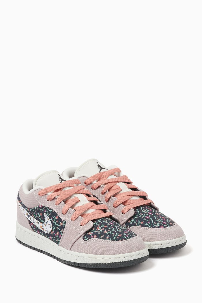 

Kids Air Jordan 1 Low SE Sneakers, Silver