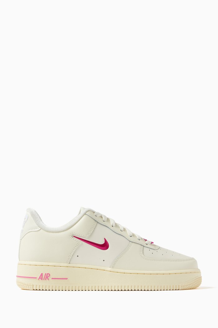 

Air Force 1 '07 SE Sneakers in Leather, Neutral