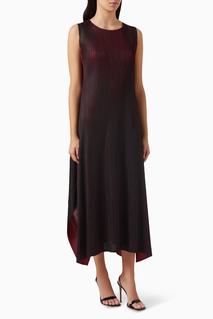 

Flared Sleeveless Dress in Plissé, Red