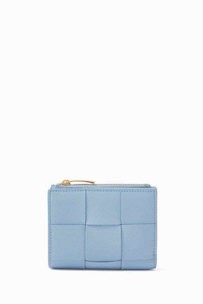 

Small Cassette Bi-Fold Zip Wallet in Intreccio Leather, Blue