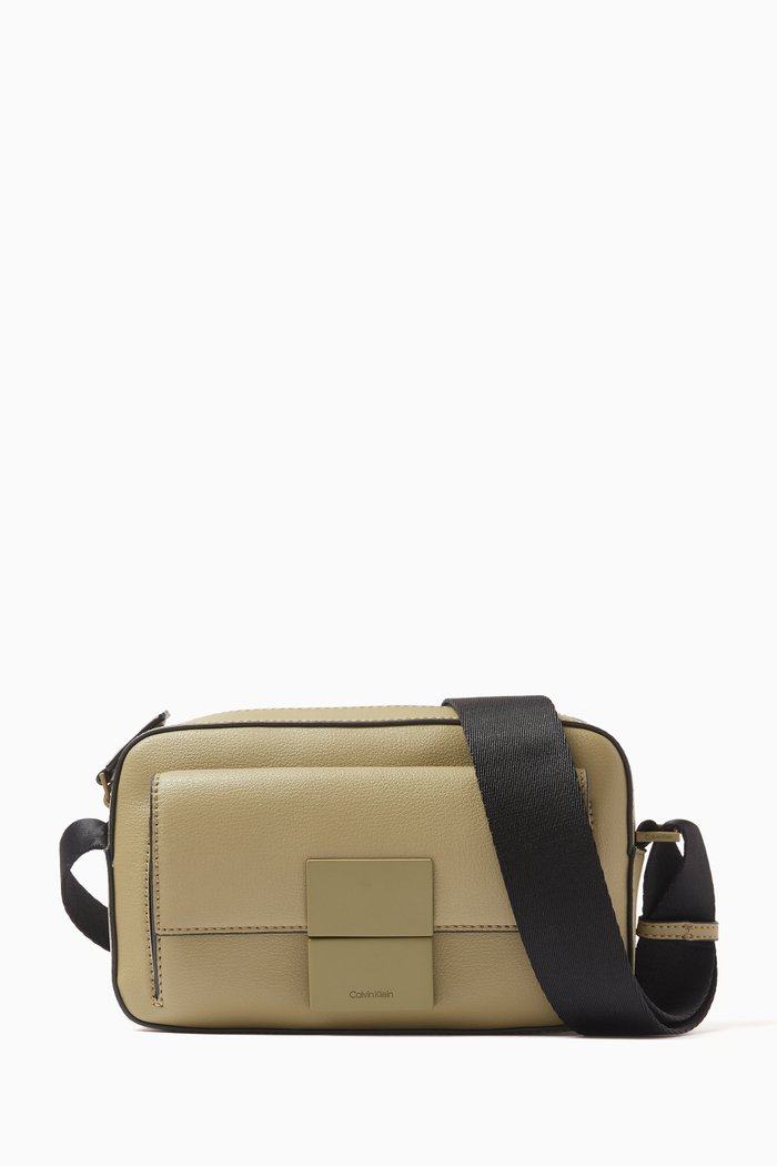 Iconic Plaque Camera Bag in Faux Leather, Neutral