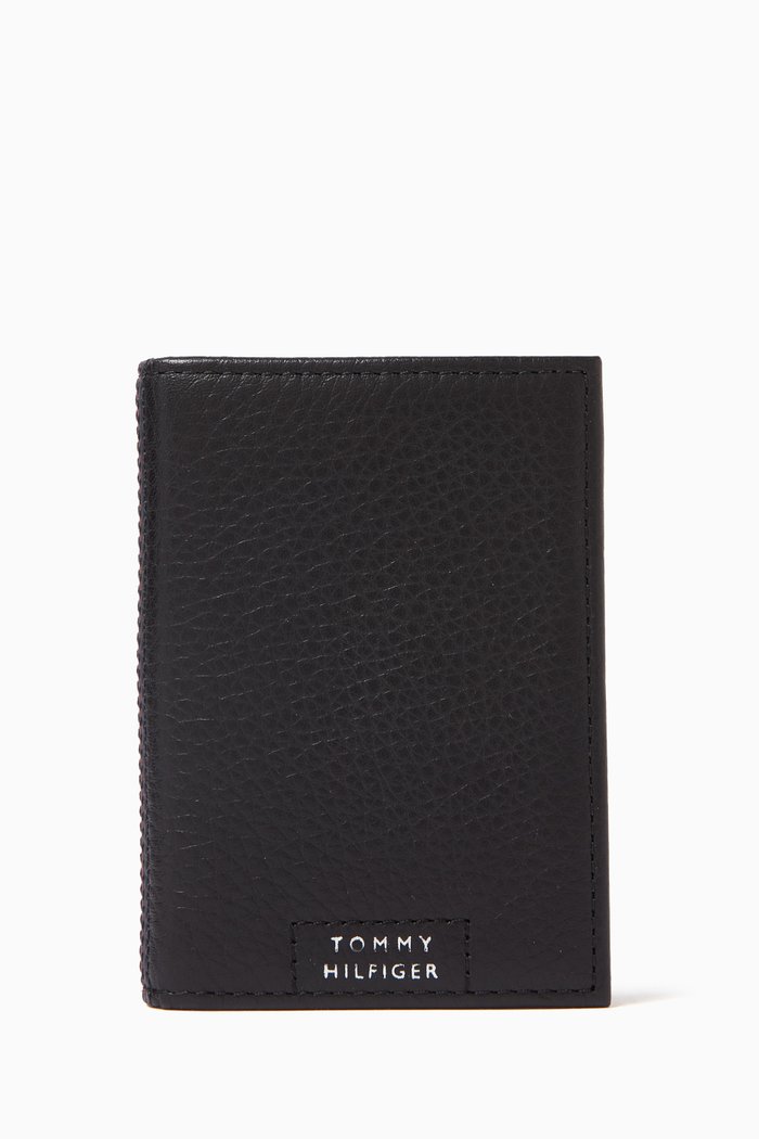 

Logo Bifold Wallet in Leather, Black