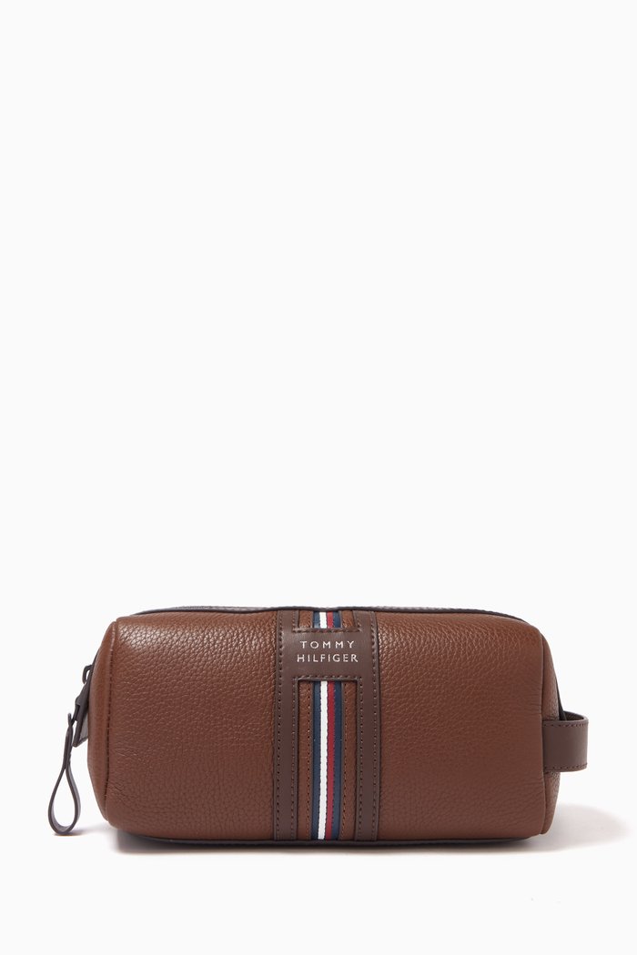 

Logo Washbag in Leather, Brown
