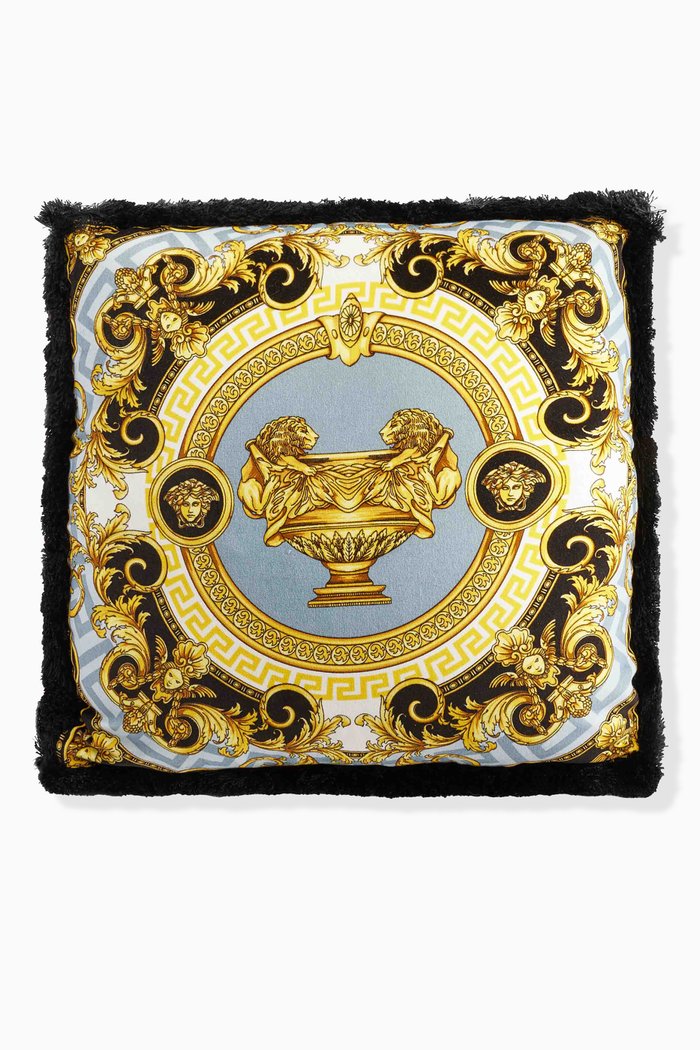 

La Coupe des Dieux Cushion in Silk, Blue