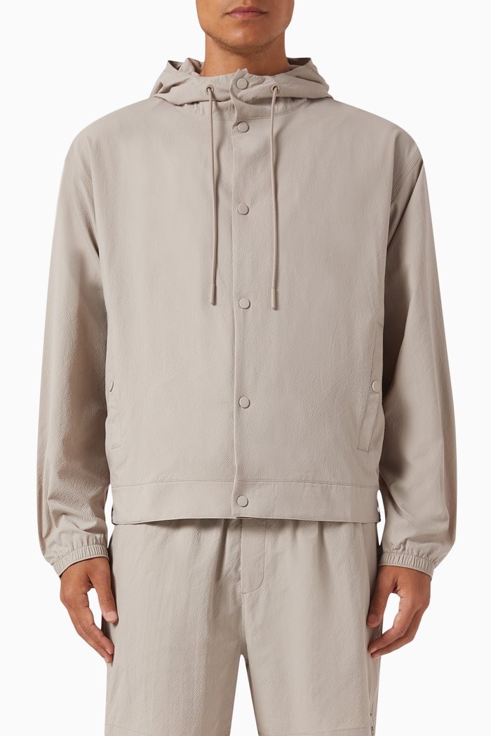 

Hooded Windbreaker in Technical-seersucker, Neutral
