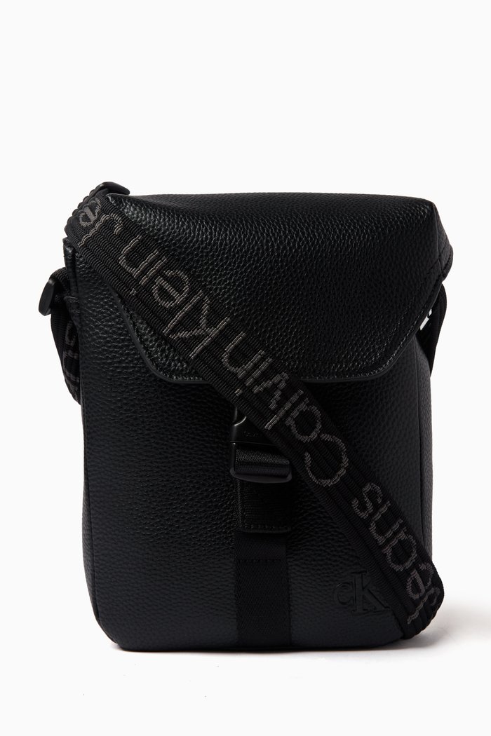 

Ultralight Reporter18 Crossbody Bag in Faux Leather, Black