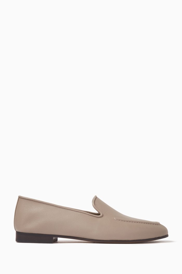 

Closed-toe Loafers in Leather, Neutral