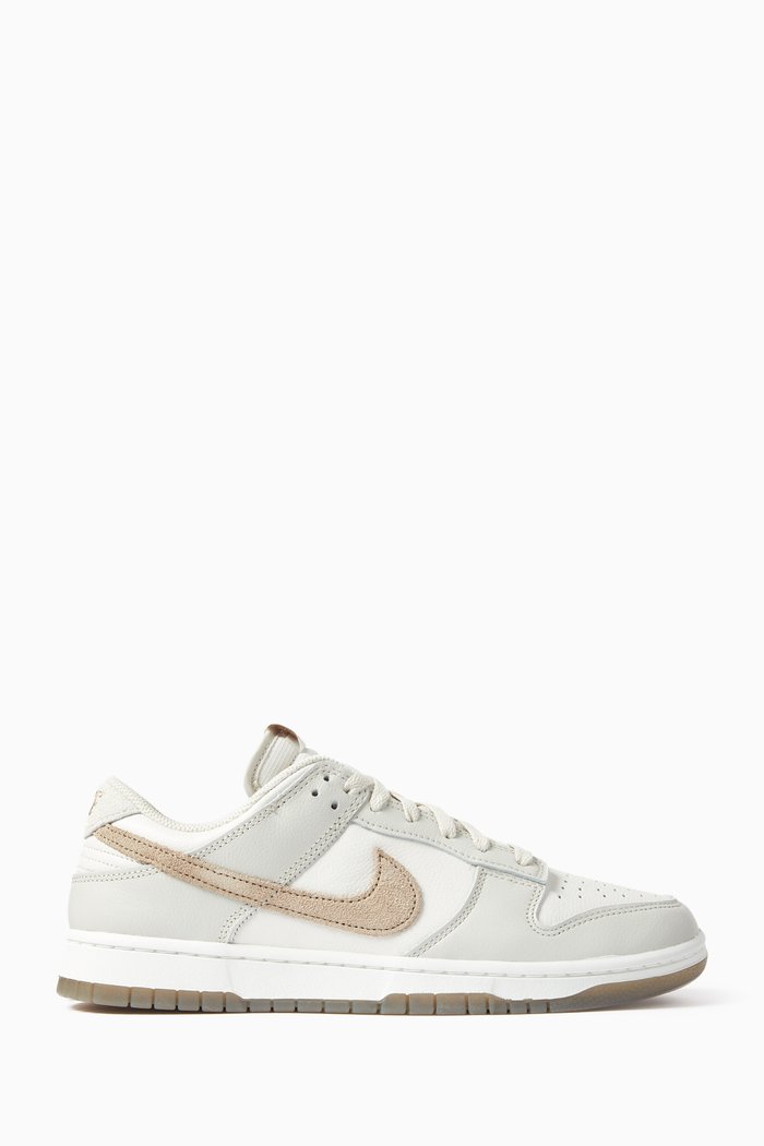 

Dunk Low Retro SE Sneakers in Leather, Neutral
