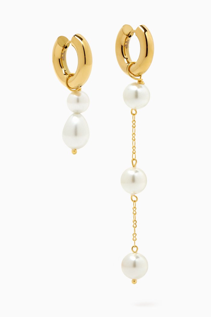 

Pearl Drop Huggie Earrings in 14kt Gold-plated Brass, White