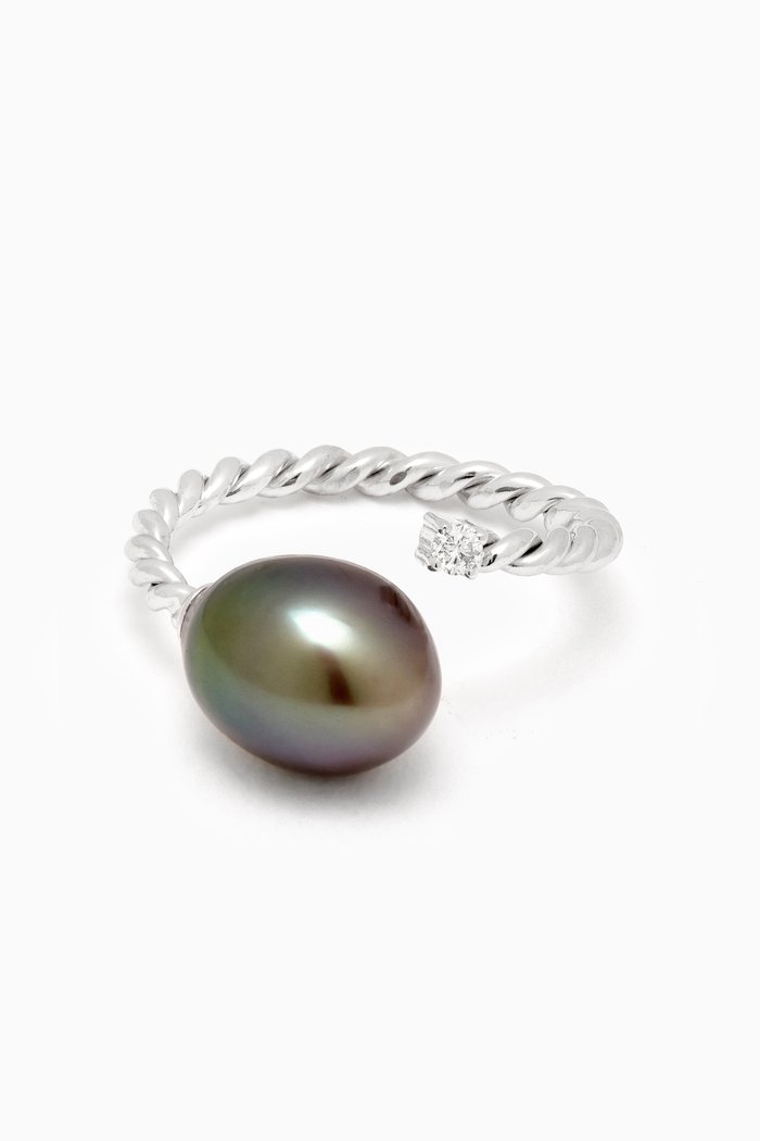 

Akila Pearl & Diamond Twisted Ring in 18kt White Gold, Silver