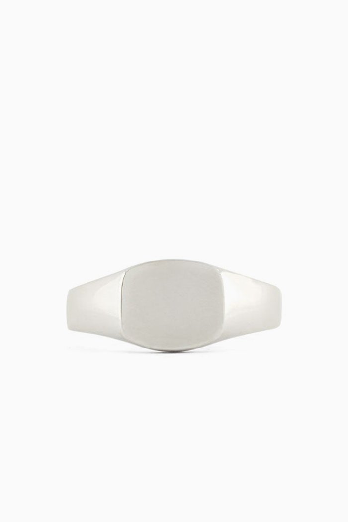 

Signet Ring in Sterling Silver