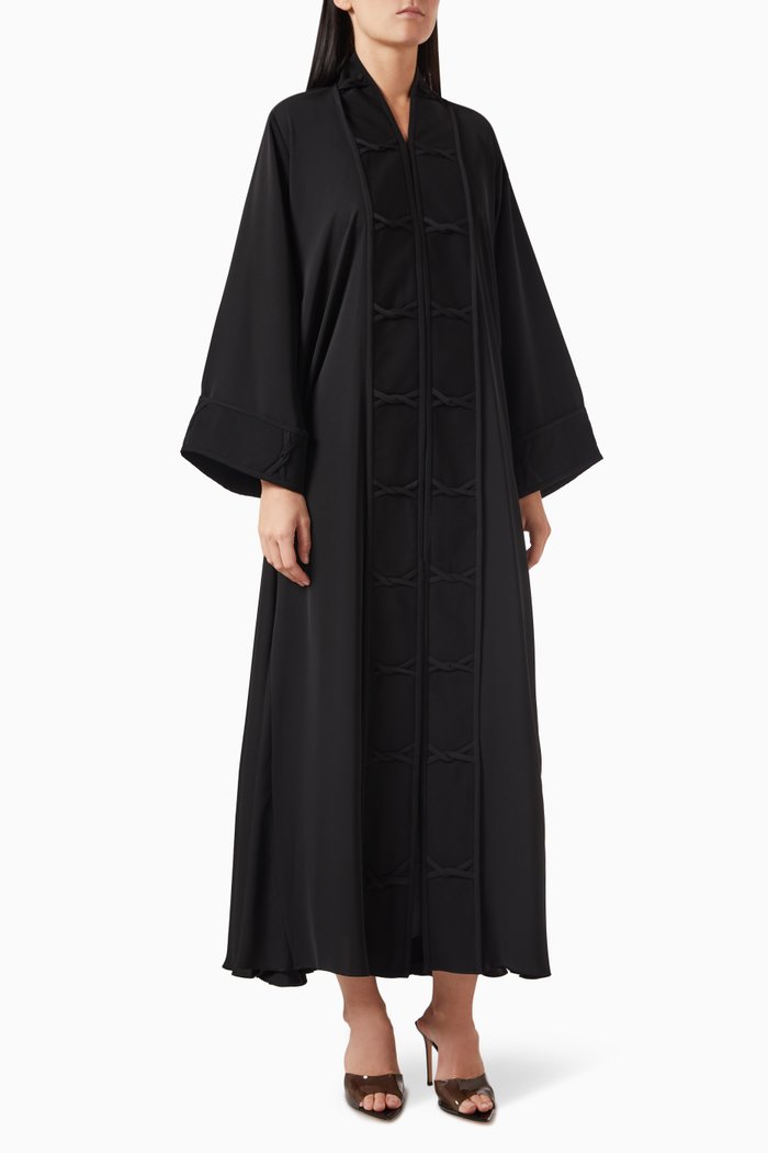 

Closh-knot Pattern Abaya in Nada, Black