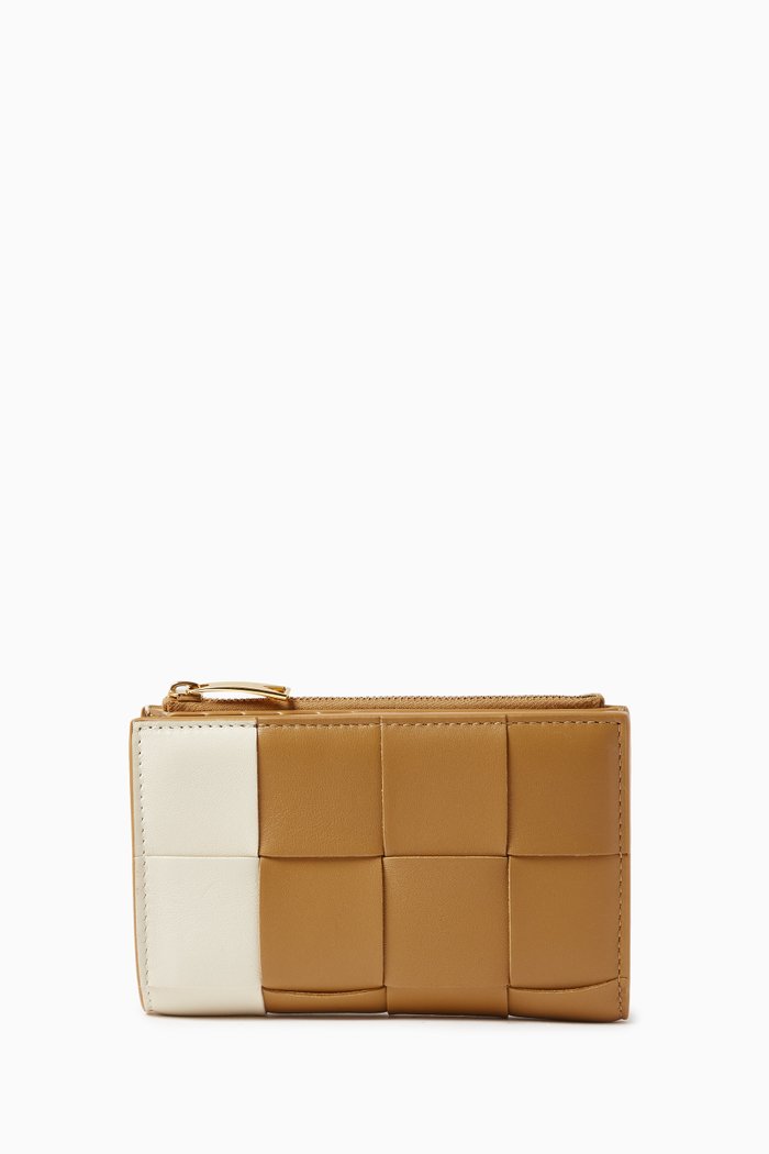 

Medium Cassette Bi-fold Wallet in Intrecciato Leather, Brown