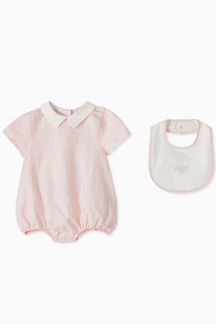 

Logo Set in Cotton, Pink