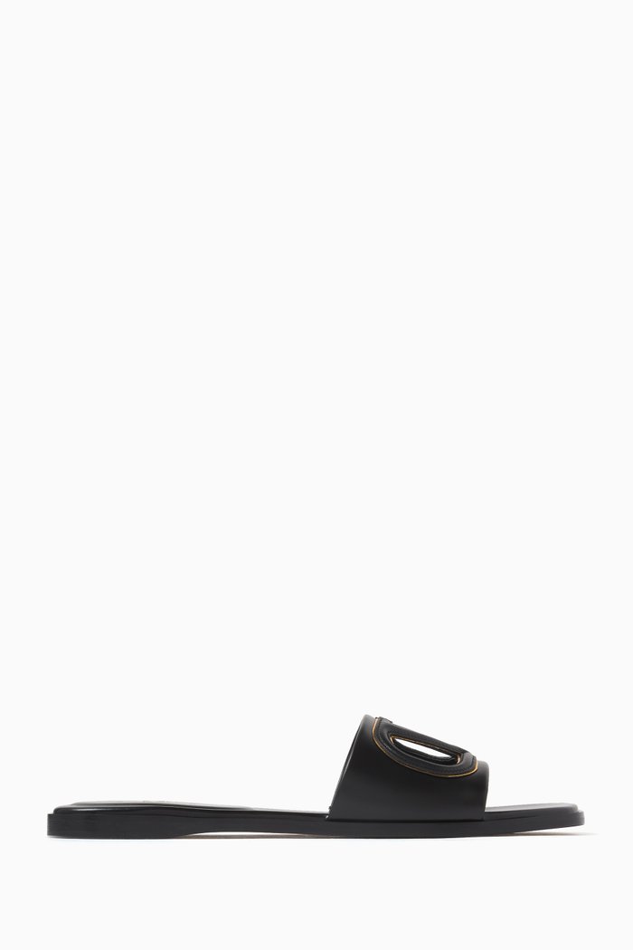 

Valentino Garavani VLOGO Signature Flats in Smooth Leather, Black
