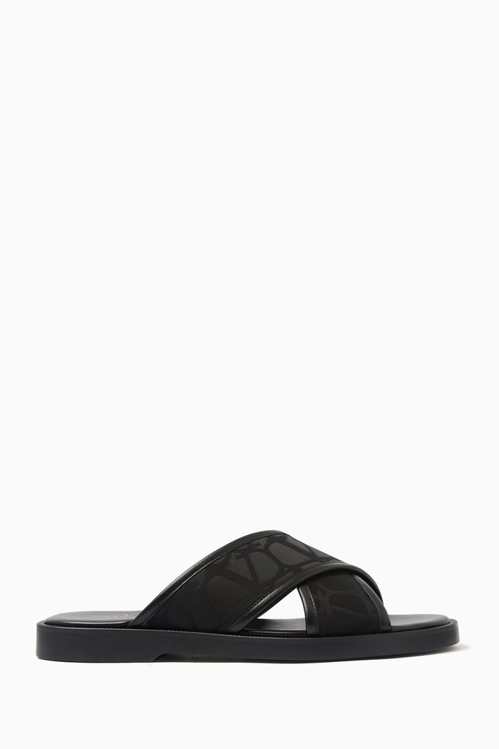 

Valentino Garavani Criss Cross Sandals in Leather, Black